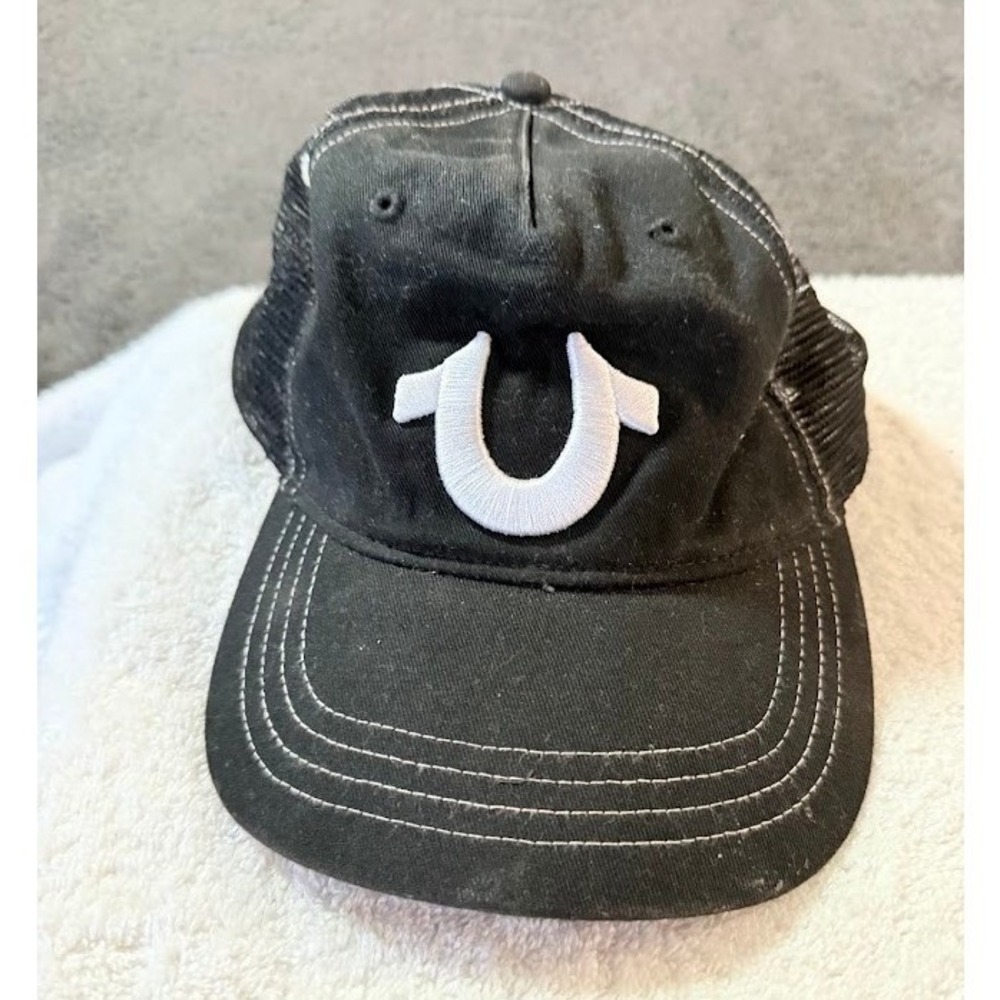True Religion Trucker Hat Black White Horseshoe Logo Mesh Snapback Cap Mens